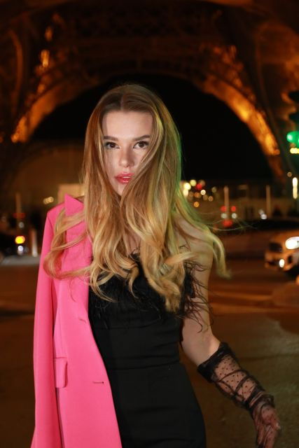 Paris: Professional Photoshoot With 400 Photos 1 Present - Not Suitable for