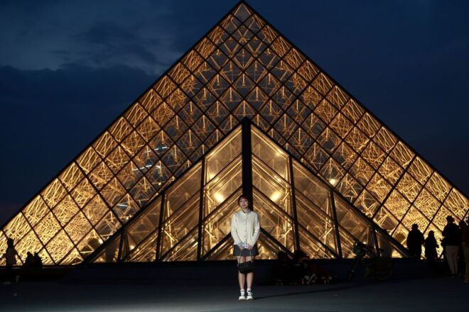 Paris: Professional Photoshoot With 400 Photos 1 Present - Additional Information