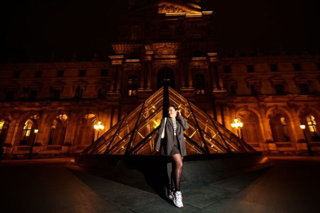 Paris: Professional Photoshoot With 400 Photos 1 Present - Pricing and Booking