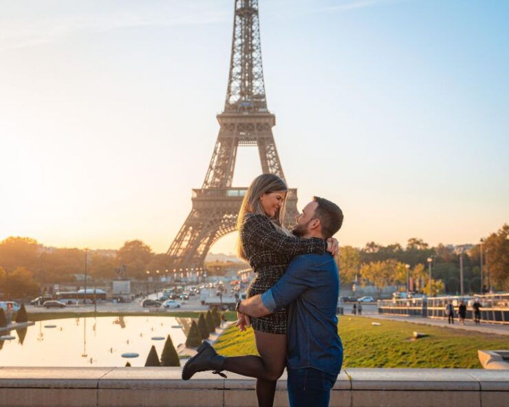 Paris: Professional Photoshoot With the Eiffel Tower - Free Cancellation and Flexible Payment