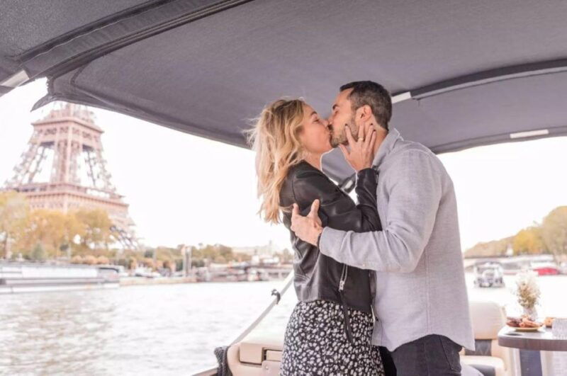 Paris Proposal / Private River Cruise + Photographer 1h - Pricing and Reservation Details
