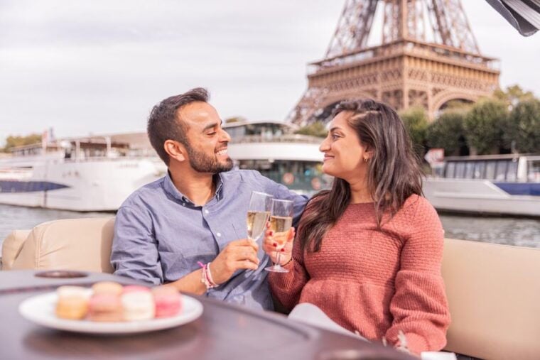 Paris Proposal / Private River Cruise + Photographer 1h - Testimonials From Happy Couples