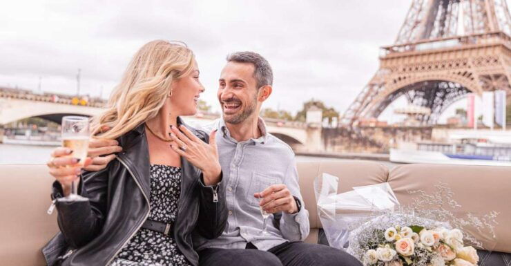 Paris Proposal / Private River Cruise Photographer 1h - Ideal Timing for River Cruise Proposal