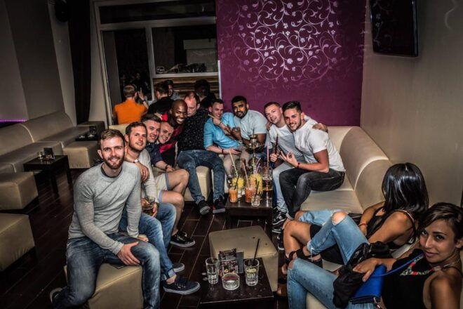 Paris: Pub Crawl With Shots and Nightclub Entry - Participant Information
