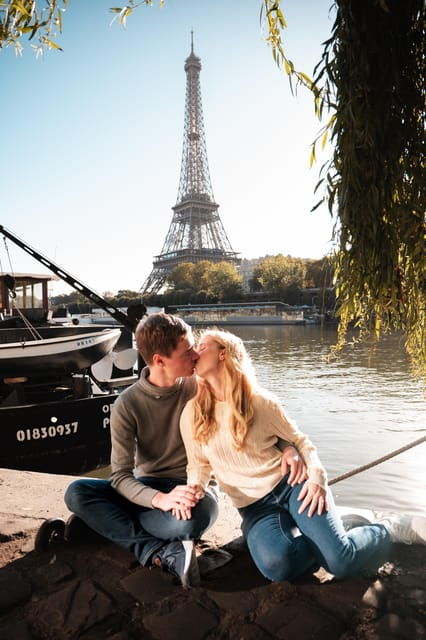 Paris: Quick Private Photography Session Near Eiffel Tower - Posing and Guidance