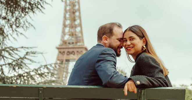 Paris: Quick Street Photoshoot - Iconic Landmarks Captured