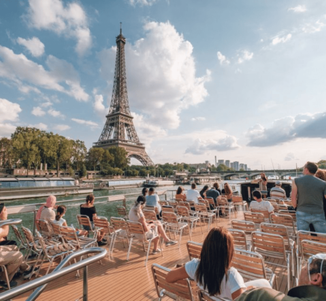 Paris : Rivercruise and Louvre Guided Tour - Meeting Point