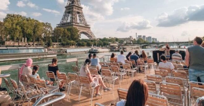 Paris : Rivercruise and Louvre Guided Tour - Availability