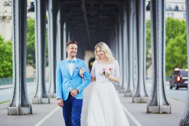 Paris: Romantic Couple Photoshoot (with flower bouquet!) - Authenticity, Value, and Real-World Experiences