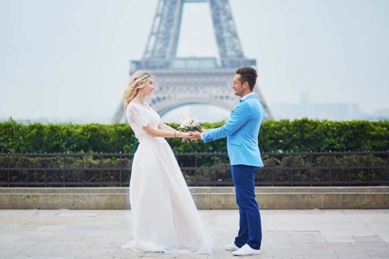 Paris: Romantic Couple Photoshoot (with flower bouquet!) - Who Should Consider This Experience?