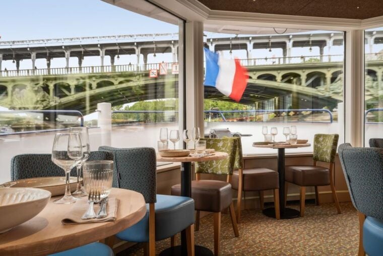Paris: Romantic Cruise With 3-Course Dinner on Seine River - Cruise Through Iconic Landmarks