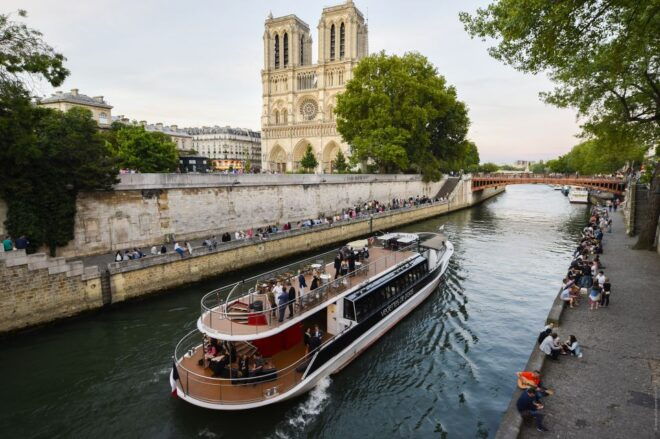 Paris: Romantic Evening Cruise & Montmartre Self-Guided Tour - Product Details