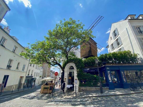Paris: Romantic Evening Cruise & Montmartre Self-Guided Tour - Common Questions