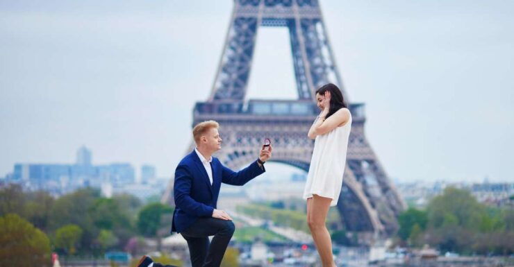 Paris: Romantic Photoshoot for Couples - Experience the Romance of Paris