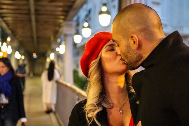 Paris: Romantic Photoshoot for Couples - Professional Photographer for Perfect Shots