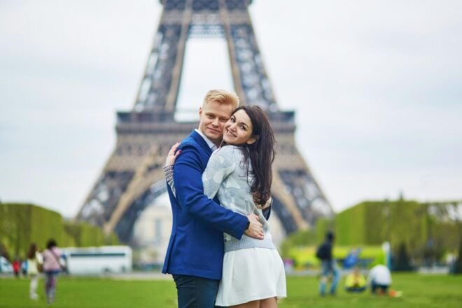 Paris: Romantic Photoshoot for Couples - Customize Your Package for the Perfect Experience