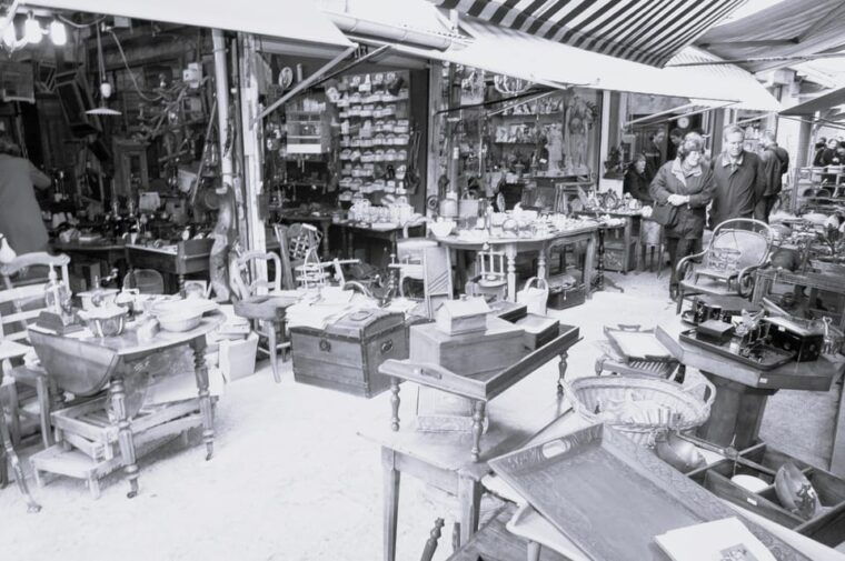 Paris: Saint Ouen Flea Market Guided Tour - Exploring the Marche Vernaison