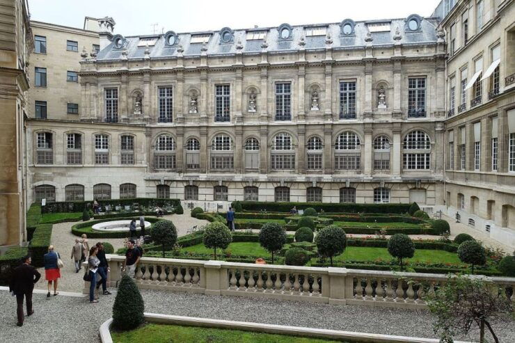 Paris Secret Gardens 1.30 Hour Long Walking Tour - Nature Immersion