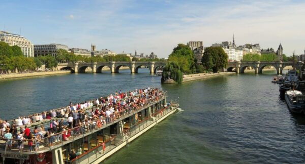 Paris: Seine Cruise and Eiffel Tower Carousel Tickets - Meeting Point and Location