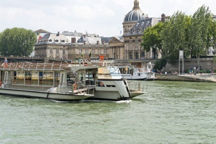 Paris: Seine River Cruise and 3-course Bistro Lunch - Accessibility and Additional Information