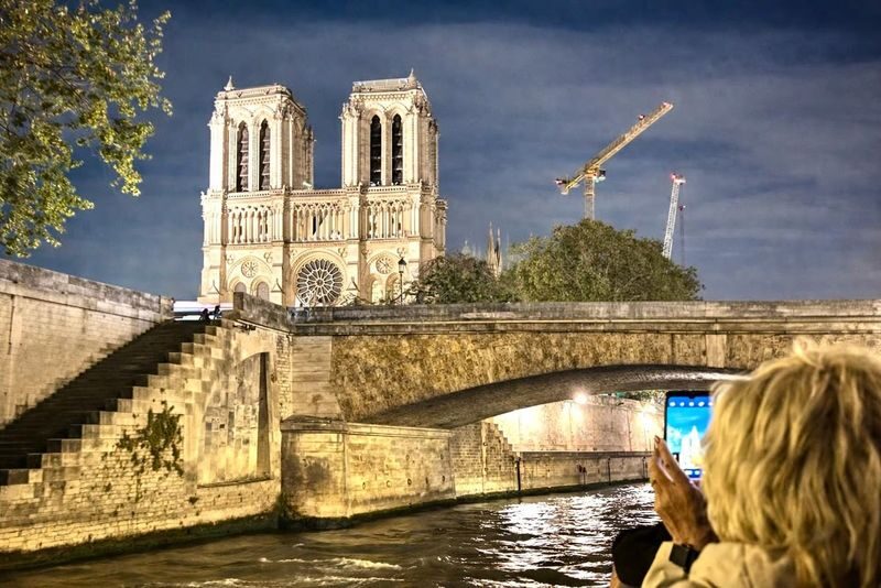 Paris Seine River Cruise Tour at Night with Waffle Tasting - The Trocadéro snack is a separate stop