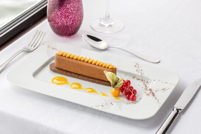 Paris: Seine River Cruise With 3-Course Dinner & Live Music - Duration and Starting Times