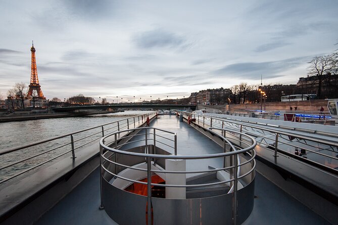 Paris Seine River Dinner Cruise With Live Music by Bateaux Mouches - Food and Dining Experience
