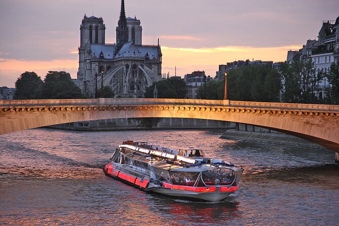 Paris Seine River Dinner Cruise With Live Music by Bateaux Mouches - Common Questions