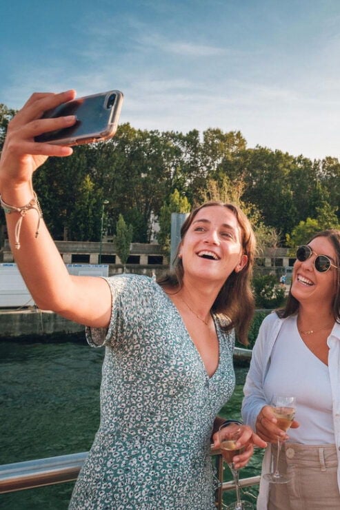 Paris: Seine River Guided Cruise With Champagne - Key Points