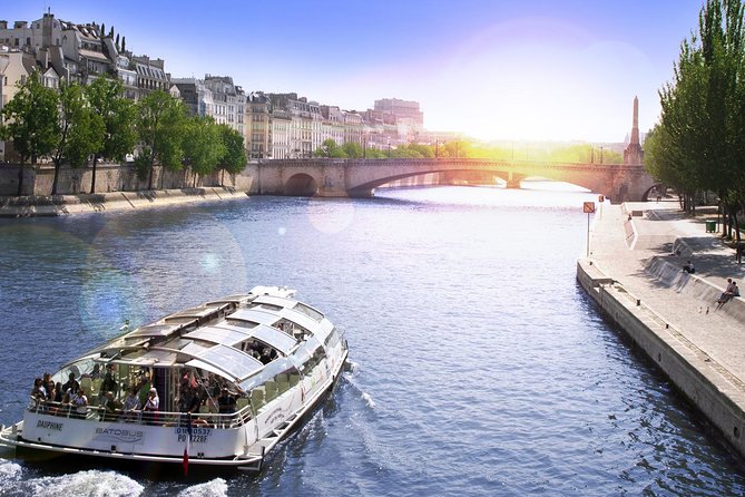 Paris Seine River Hop-On Hop-Off Sightseeing Cruise - Staff and Service