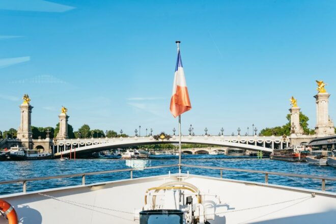 Paris: Seine River Panoramic Views Dinner Cruise - Included in the Activity