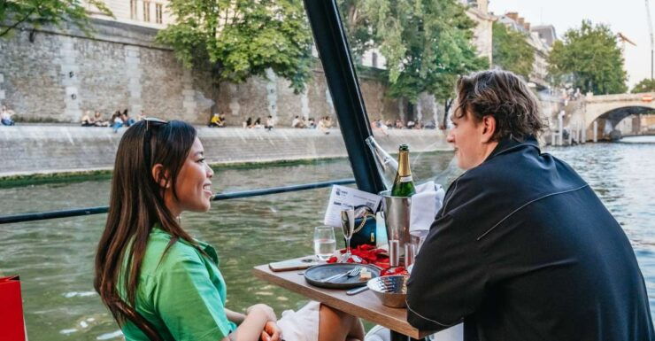 Paris: Seine River Sightseeing Cruise With 3-Course Dinner - Dinner Menu and Dining Experience