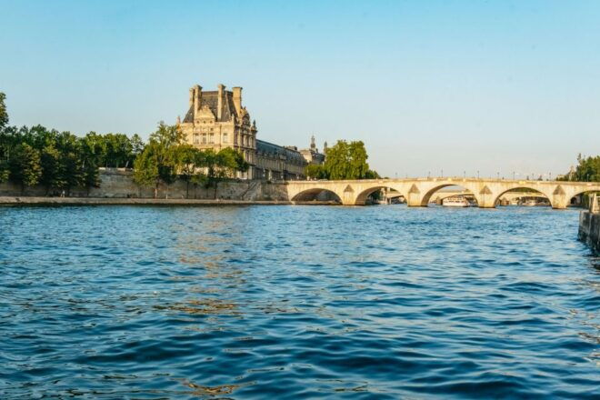 Paris: Seine River Sightseeing Cruise With 3-Course Dinner - Landmarks and Sightseeing Opportunities
