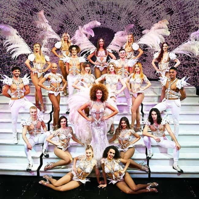 Paris: Seine Yacht Hotel Stay & Paradis Latin Cabaret show - Good To Know