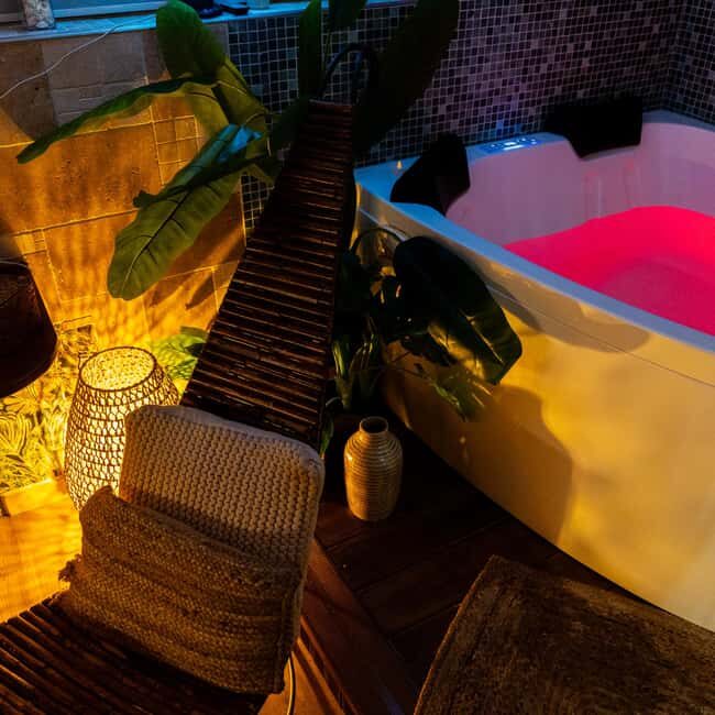 Paris: Seine Yacht Hotel Stay & Paradis Latin Cabaret show - The Sum Up