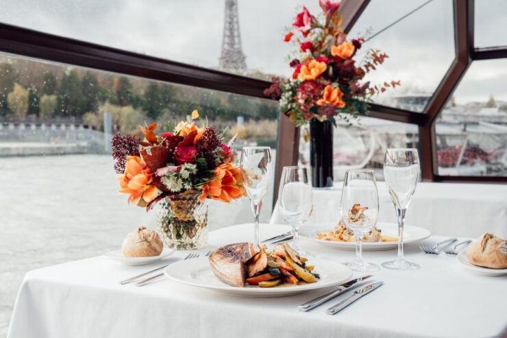 Paris: Sightseeing Cruise on the Seine With 3-Course Lunch - Cruise Details