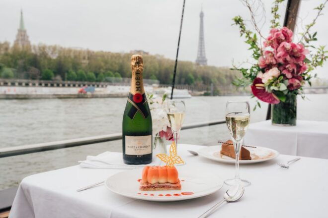 Paris: Sightseeing Cruise on the Seine With 3-Course Lunch - Location and Directions