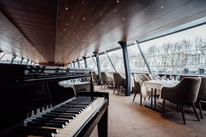 Paris: Sightseeing Cruise on the Seine With 4-Course Dinner - Selecting Participants and Date
