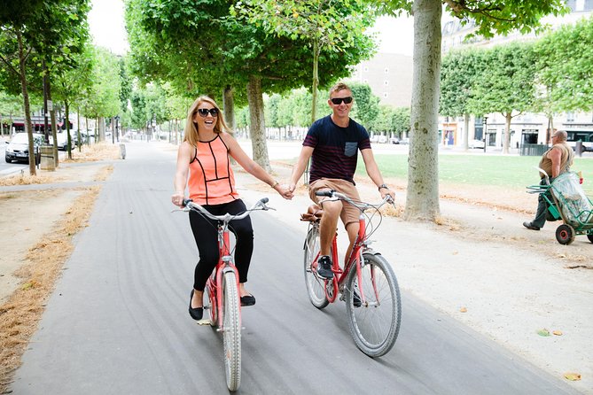 Paris Sightseeing Guided Bike Tour Like a Parisian With a Local Guide - Inclusions and Safety