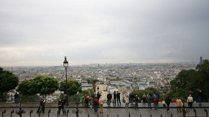 Paris: Small Group Montmartre Tour & Sacre Coeur - Experiencing Local Cafes and Restaurants
