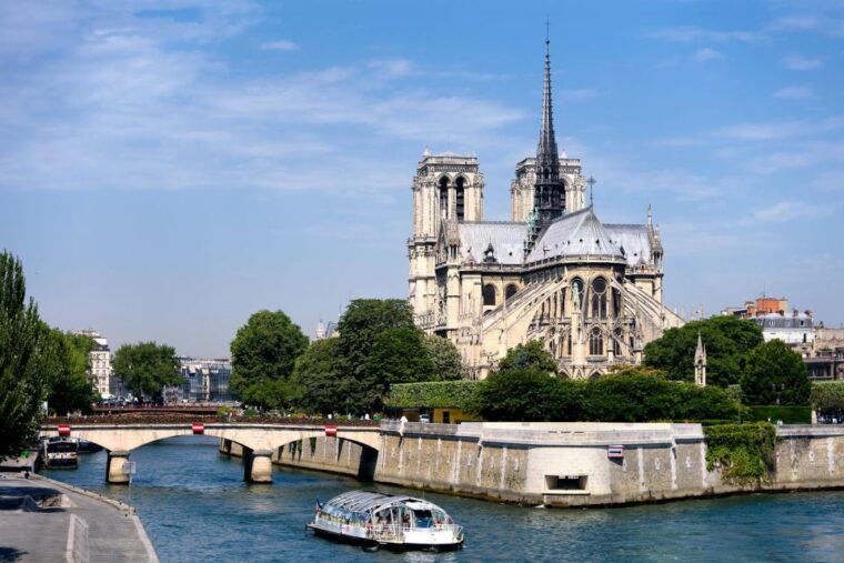 Paris: Ste-Chapelle, Conciergerie, Notre Dame Private Tour - Itinerary Details