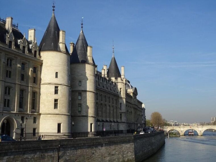 Paris: Ste Chapelle, Conciergerie Private Guided Tour +Entry - Inclusions and Exclusions