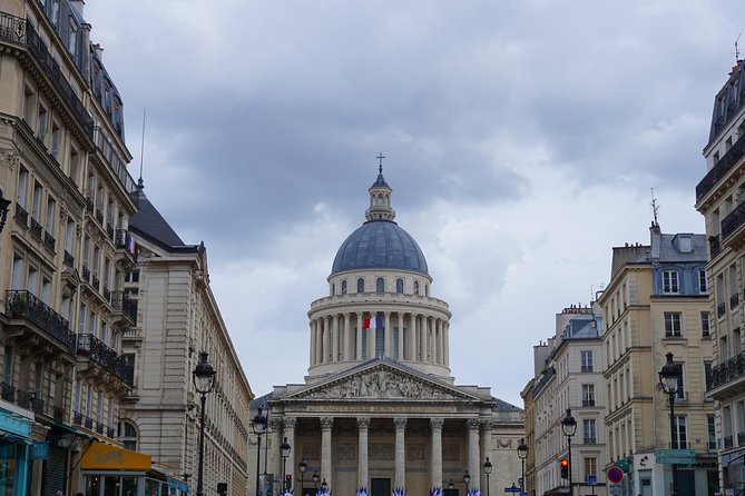 Paris: Street Food & Drinks Crawl With a Local - Iconic French Delicacies to Sample