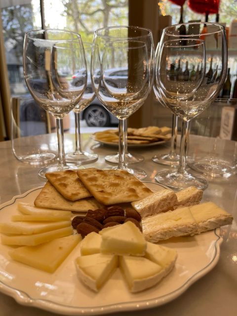 Paris: Tasting of 3 Wine and 3 Cheese - Cheese Pairing