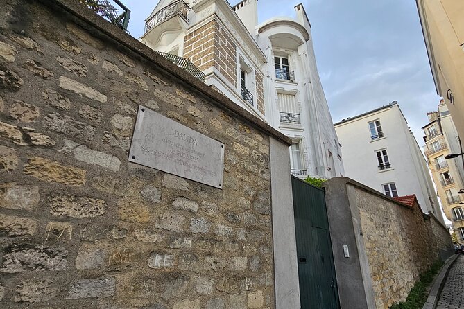Paris: the Charm of Montmartre Self-Guided Video Audio Tour - Iconic Landmarks and Hidden Gems
