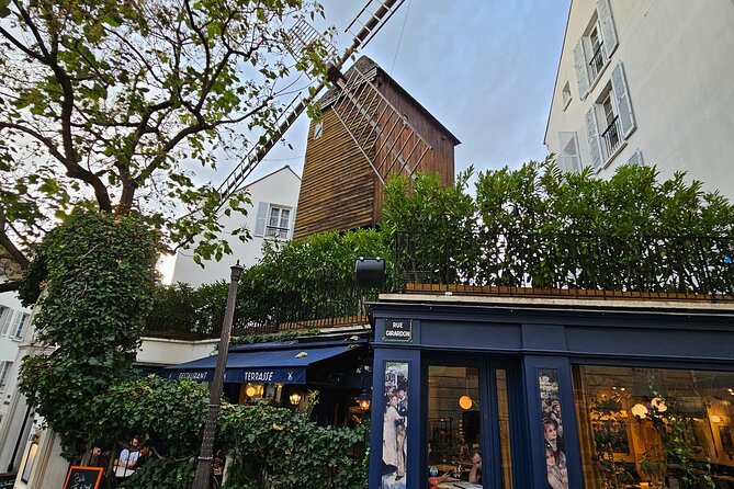 Paris: the Charm of Montmartre Self-Guided Video Audio Tour - Immersive Video and Audio Experience