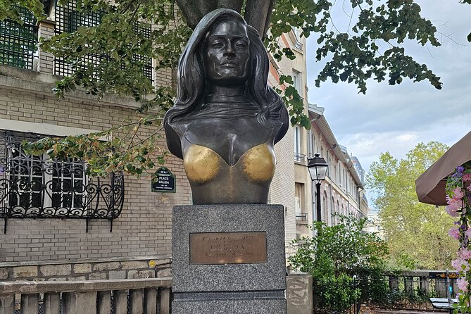 Paris: the Charm of Montmartre Self-Guided Video Audio Tour - Historical Insights and Fascinating Stories