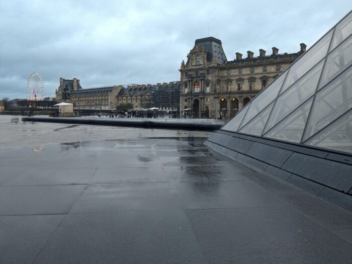 Paris: the French Monarchy Guided Walking Tour - Exploring the Pont Des Arts