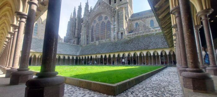 Paris to Mont Saint-Michel Day Trip in Luxury Van Live Guide - Meeting Point and Departure