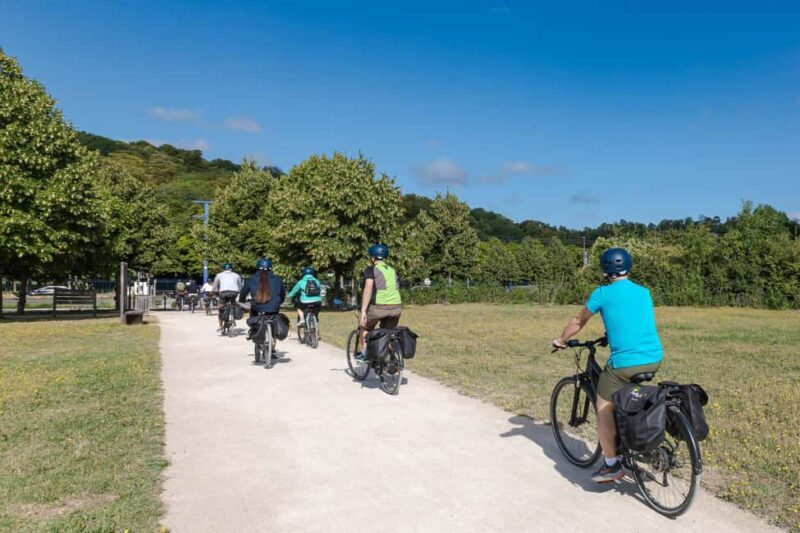 Paris to Versailles by electric bike - Nature and discovery ride - Authentic Experiences and Authentic Views